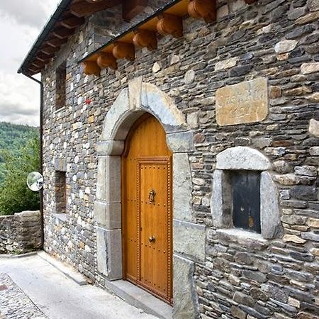 Apartamentos Casa Riu Sahun Bagian luar foto