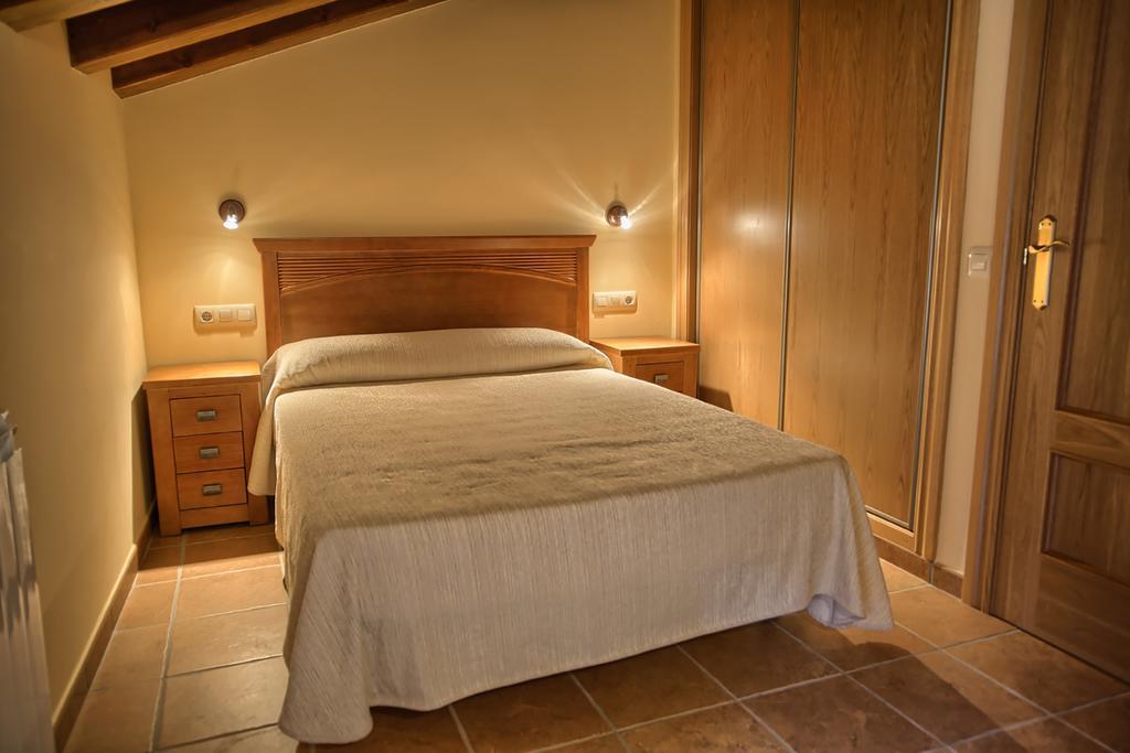 Apartamentos Casa Riu Sahun Ruang foto