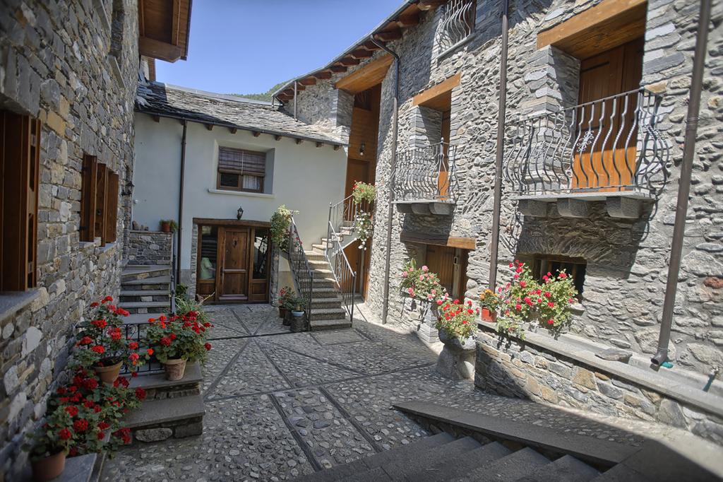Apartamentos Casa Riu Sahun Ruang foto
